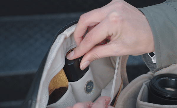 onego_shoulderbag_the_battery_badge_s